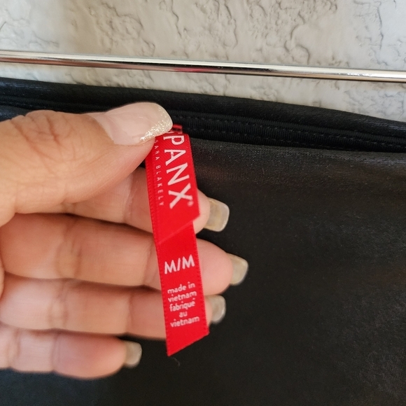 Spanx Faux Leather leggings size Medium - Picture 2 of 4